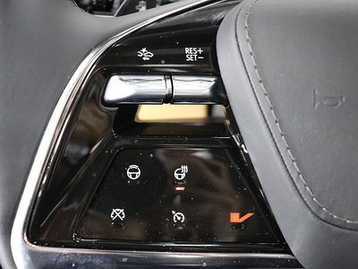 CADILLAC ESCALADE IQ - 10