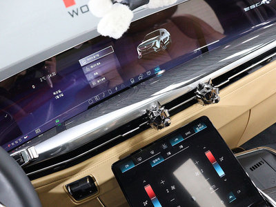 CADILLAC ESCALADE IQ - 8