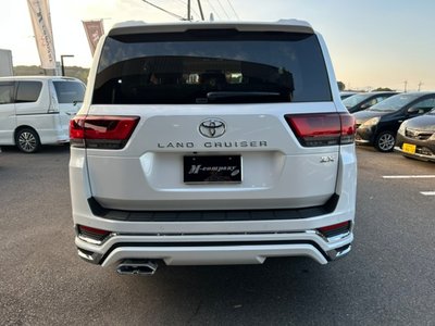 TOYOTA LAND CRUISER 300 - 7