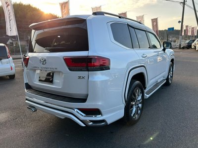 TOYOTA LAND CRUISER 300 - 8