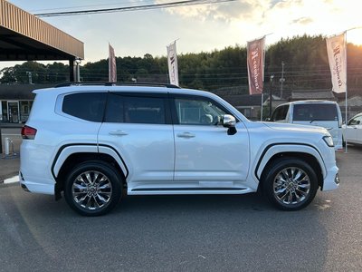 TOYOTA LAND CRUISER 300 - 5