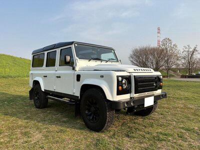 LAND ROVER DEFENDER - 8