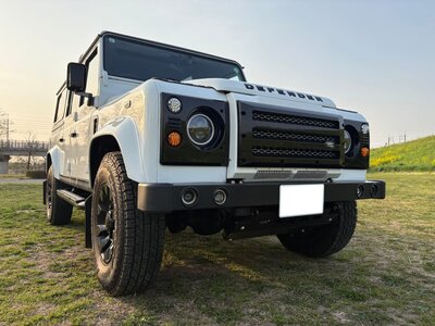 LAND ROVER DEFENDER - 9