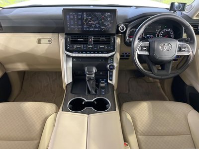 TOYOTA LAND CRUISER 300 - 2