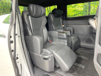 2023 Toyota ALPHARD — фото 9