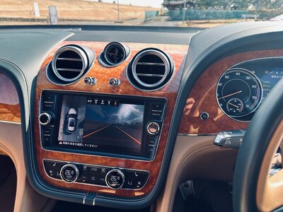 BENTLEY BENTAYGA - 9