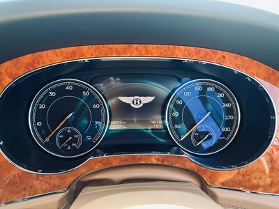 BENTLEY BENTAYGA - 4