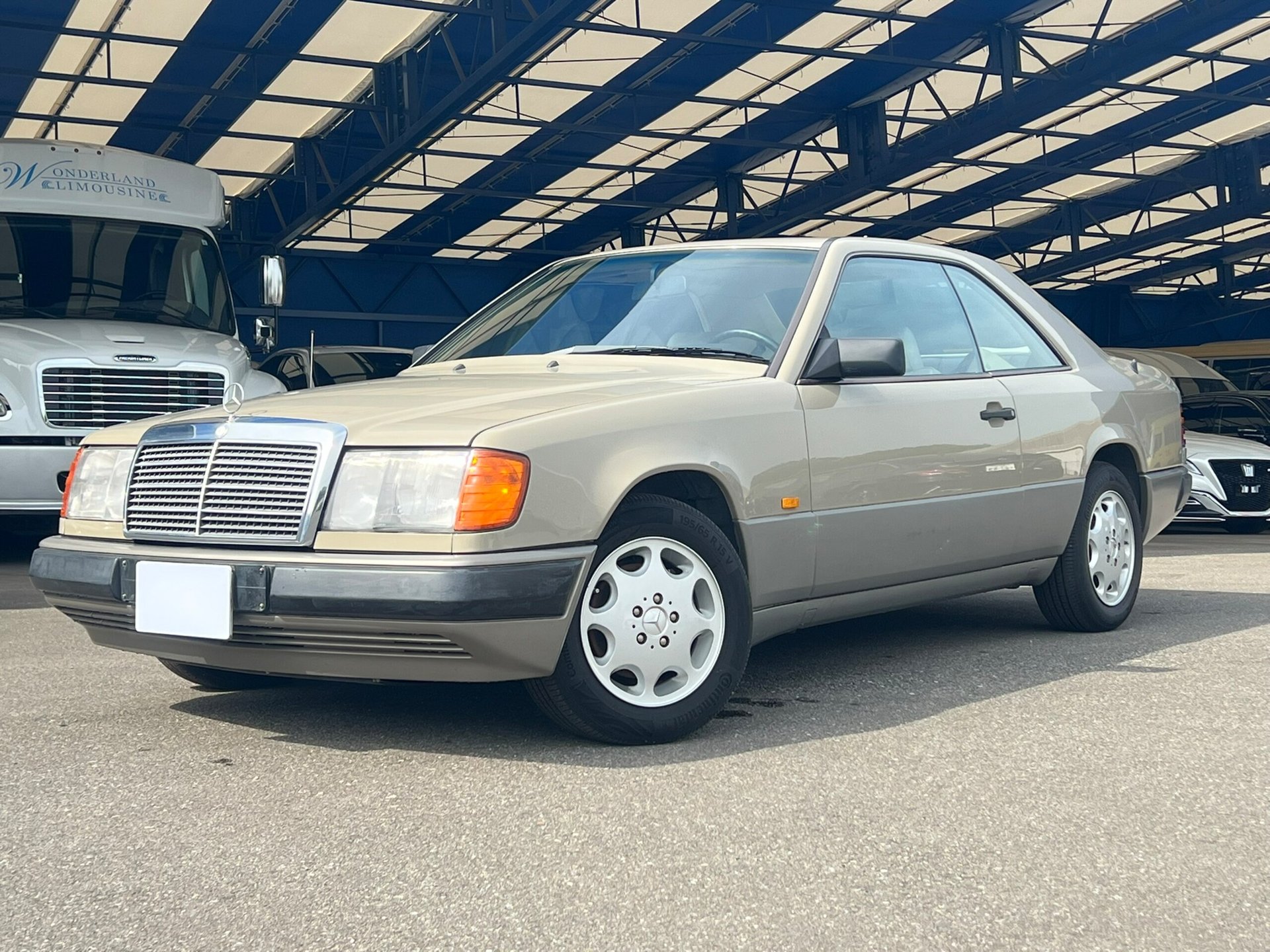 MERCEDES-BENZ MEDIUM-CLASS COUPE - View 1