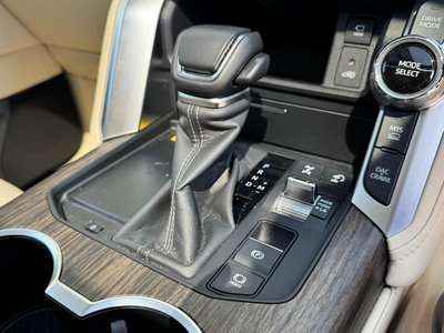 2025 Toyota LAND CRUISER 300 — миниатюра 53