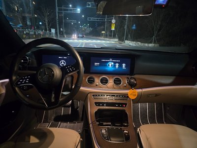 MERCEDES-BENZ E-CLASS - 8