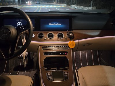 MERCEDES-BENZ E-CLASS - 6