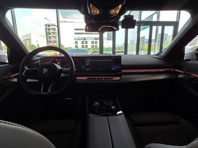 2026 BMW 5 SERIES 照片 4