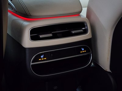 2021 Genesis GV70 — миниатюра 18