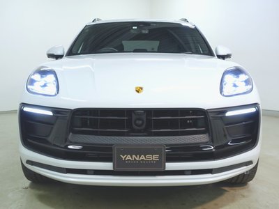 PORSCHE MACAN - 2