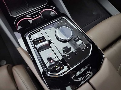 2025 BMW 5 SERIES photo 8