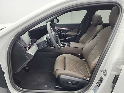 2025 BMW 5 SERIES — миниатюра 11
