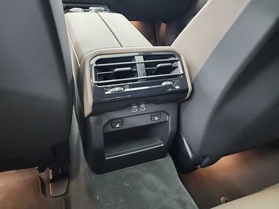 2025 BMW 5 SERIES — миниатюра 13