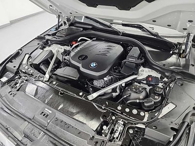 2025 BMW 5 SERIES photo 6