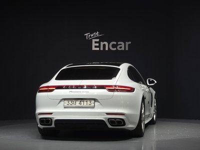 PORSCHE PANAMERA - 4