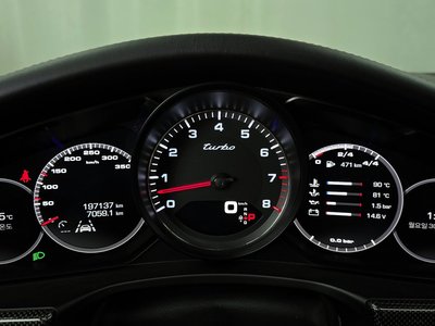 PORSCHE PANAMERA - 8