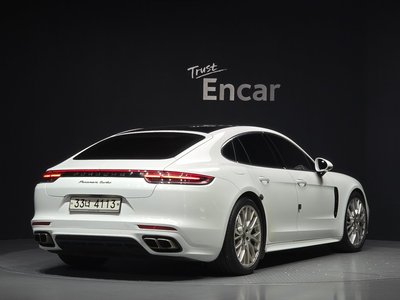 PORSCHE PANAMERA - 3