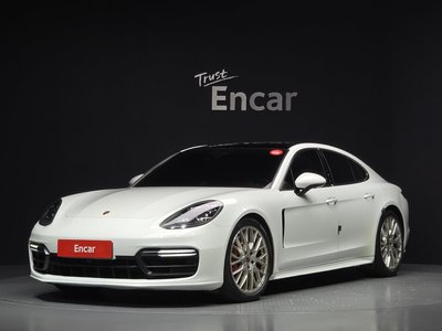 PORSCHE PANAMERA - 1