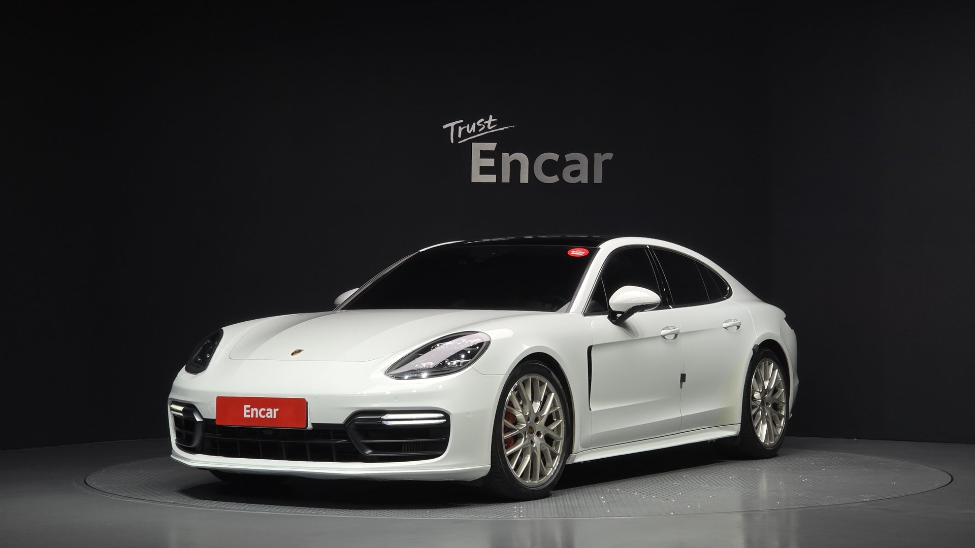 PORSCHE PANAMERA - View 1