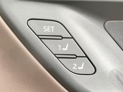 TOYOTA CROWN CROSSOVER - 8