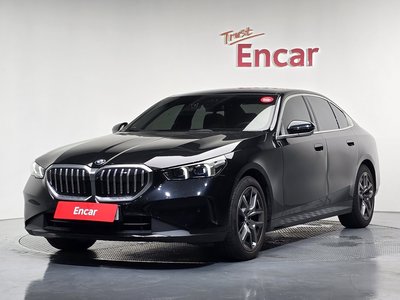 2024 BMW 5 SERIES photo 1
