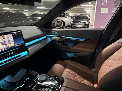 2026 BMW 5 SERIES thumbnail 11
