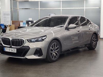 BMW 5 SERIES - 1