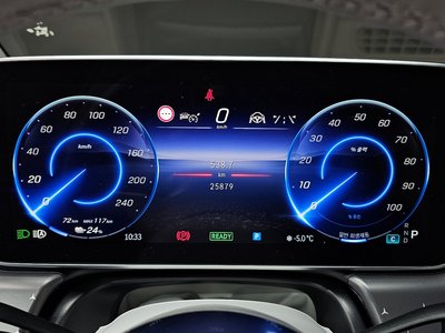 MERCEDES-BENZ EQE - 8