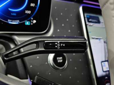 MERCEDES-BENZ EQE - 9