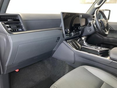 صورة 11 لـ 2025 Lexus GX