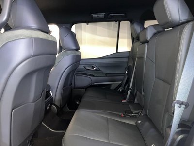 صورة 13 لـ 2025 Lexus GX