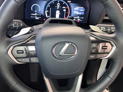 صورة 15 لـ 2025 Lexus GX