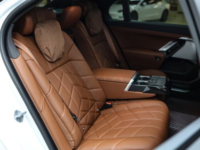 2025 BMW 7 SERIES — фото 10
