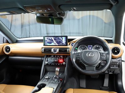 LEXUS IS - 10
