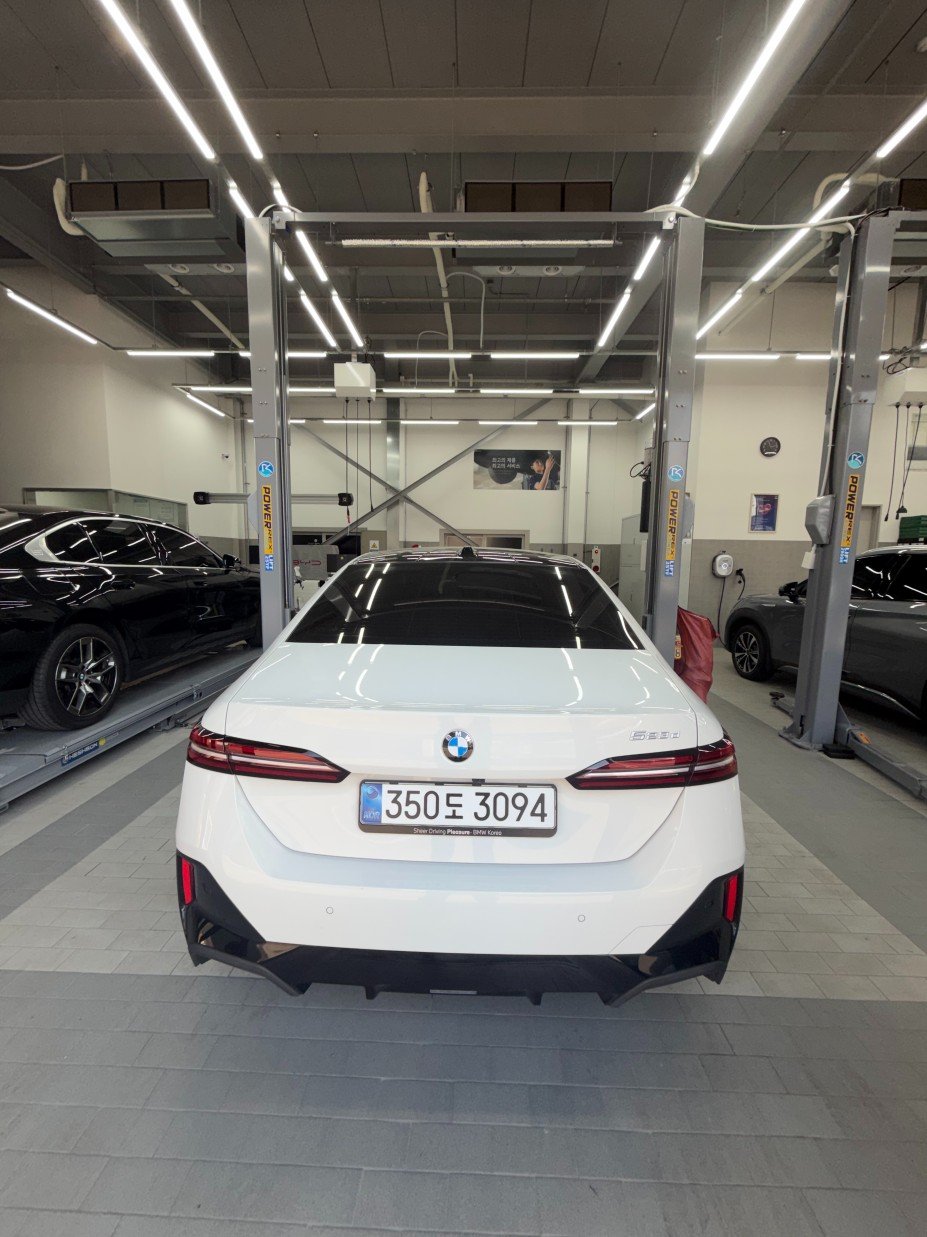 BMW 5 SERIES - View 1