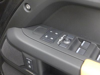 2025 LAND Rover DEFENDER — миниатюра 22