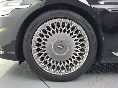 2019 Genesis G90 photo 6