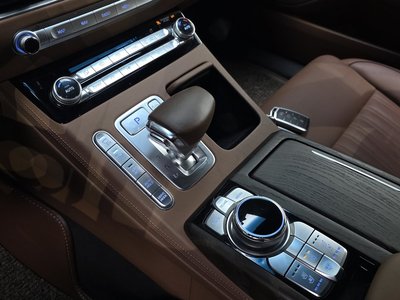 2019 Genesis G90 photo 9