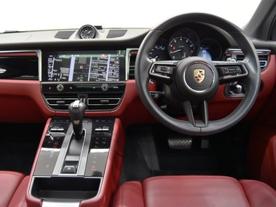 PORSCHE MACAN - 9