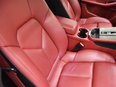 PORSCHE MACAN - 10