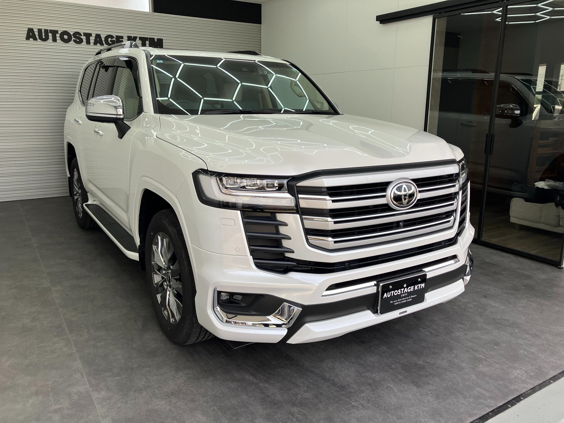 TOYOTA LAND CRUISER 300 - View 1