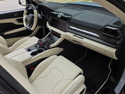 LAMBORGHINI URUS - 5