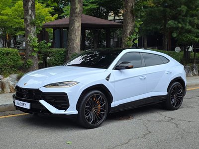 LAMBORGHINI URUS - 1