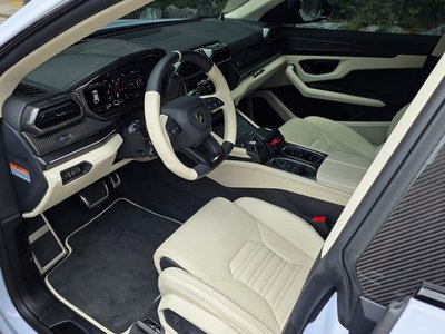 LAMBORGHINI URUS - 9