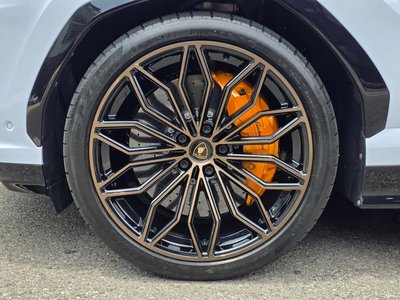 LAMBORGHINI URUS - 6