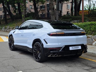 LAMBORGHINI URUS - 4